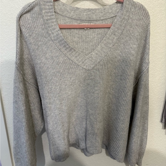 American Eagle Outfitters Sweaters - American Eagle v-neck sweater